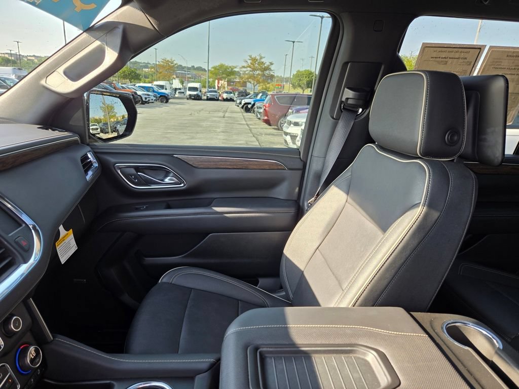 Used 2023 Chevrolet Tahoe Premier AWD/4WD image 27