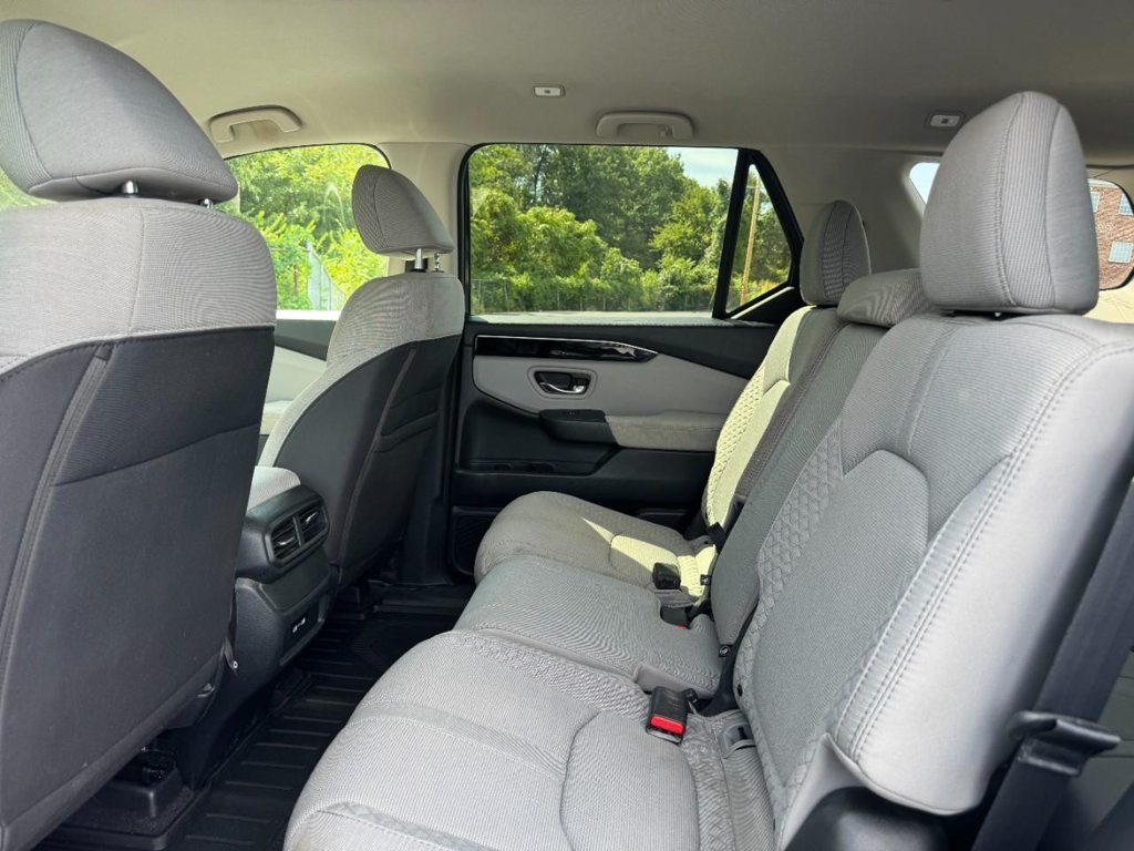 Used 2023 Honda Pilot LX image 14