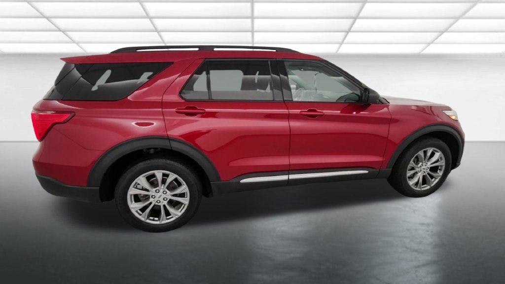 Used 2022 Ford Explorer XLT w/ Equipment Group 202A AWD/4WD image 9