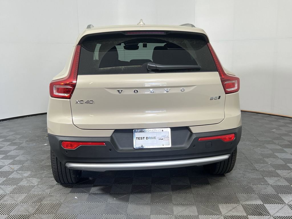 Certified 2025 Volvo XC40 B5 Plus w/ Protection Package Premier image 9