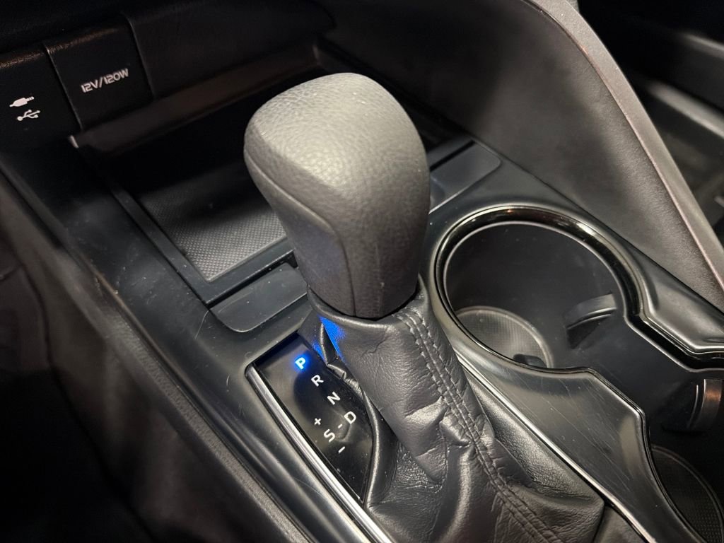 Used 2019 Toyota Camry L image 26