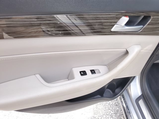 Used 2015 Hyundai Sonata Limited w/ Option Group 06 FWD image 16