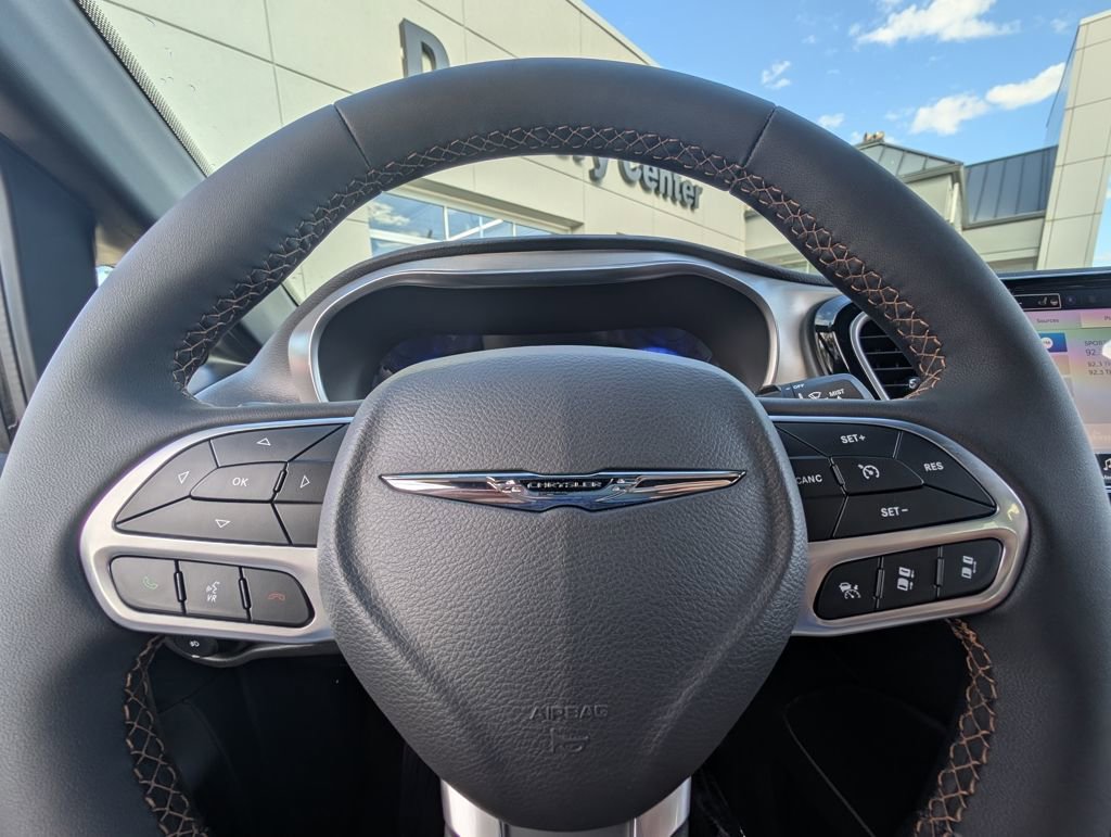 New 2026 Chrysler Pacifica Pinnacle w/ Trailer Tow Group image 21