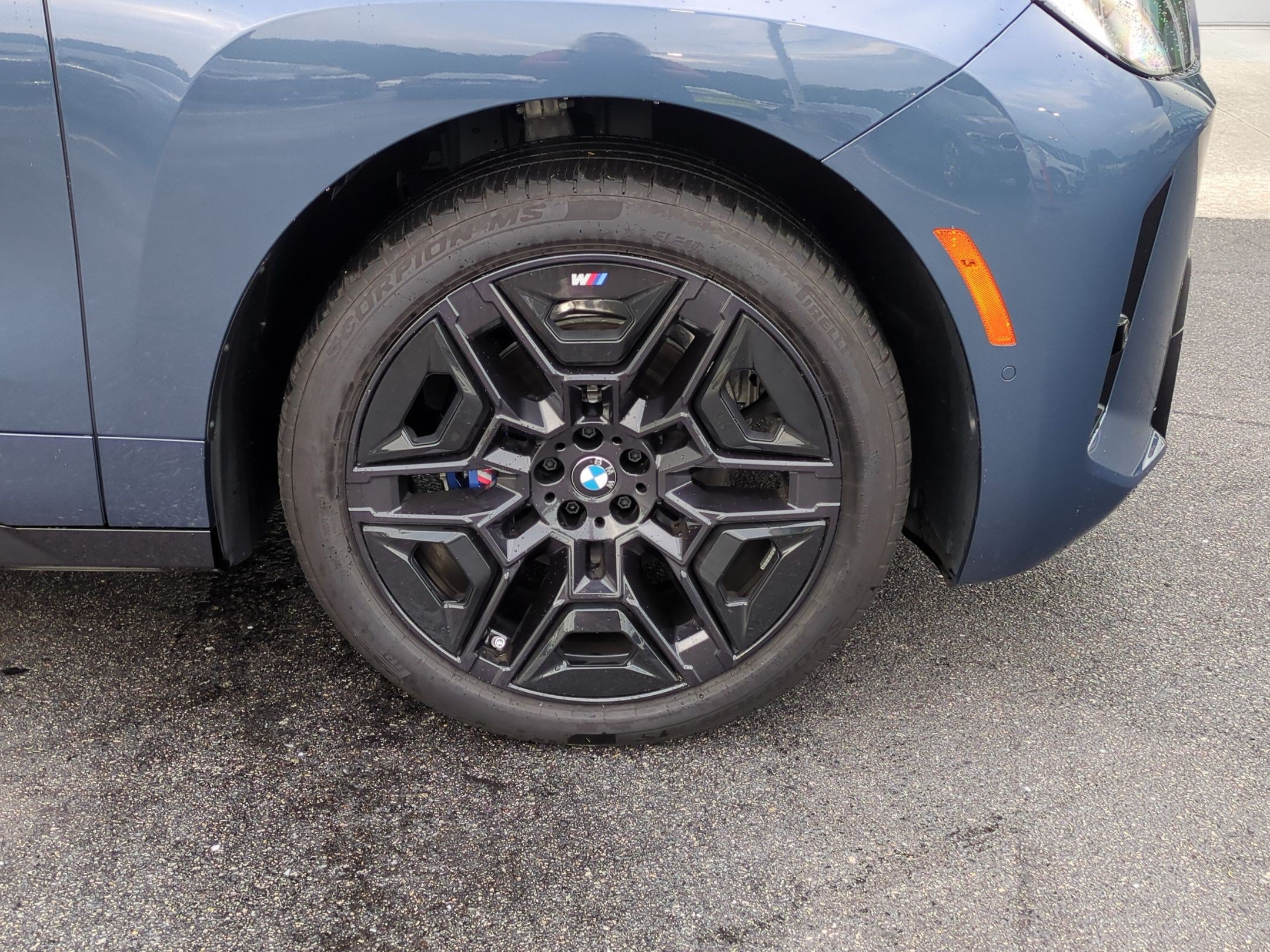 Certified 2026 BMW iX xDrive60 w/ M Sport Package AWD/4WD image 12