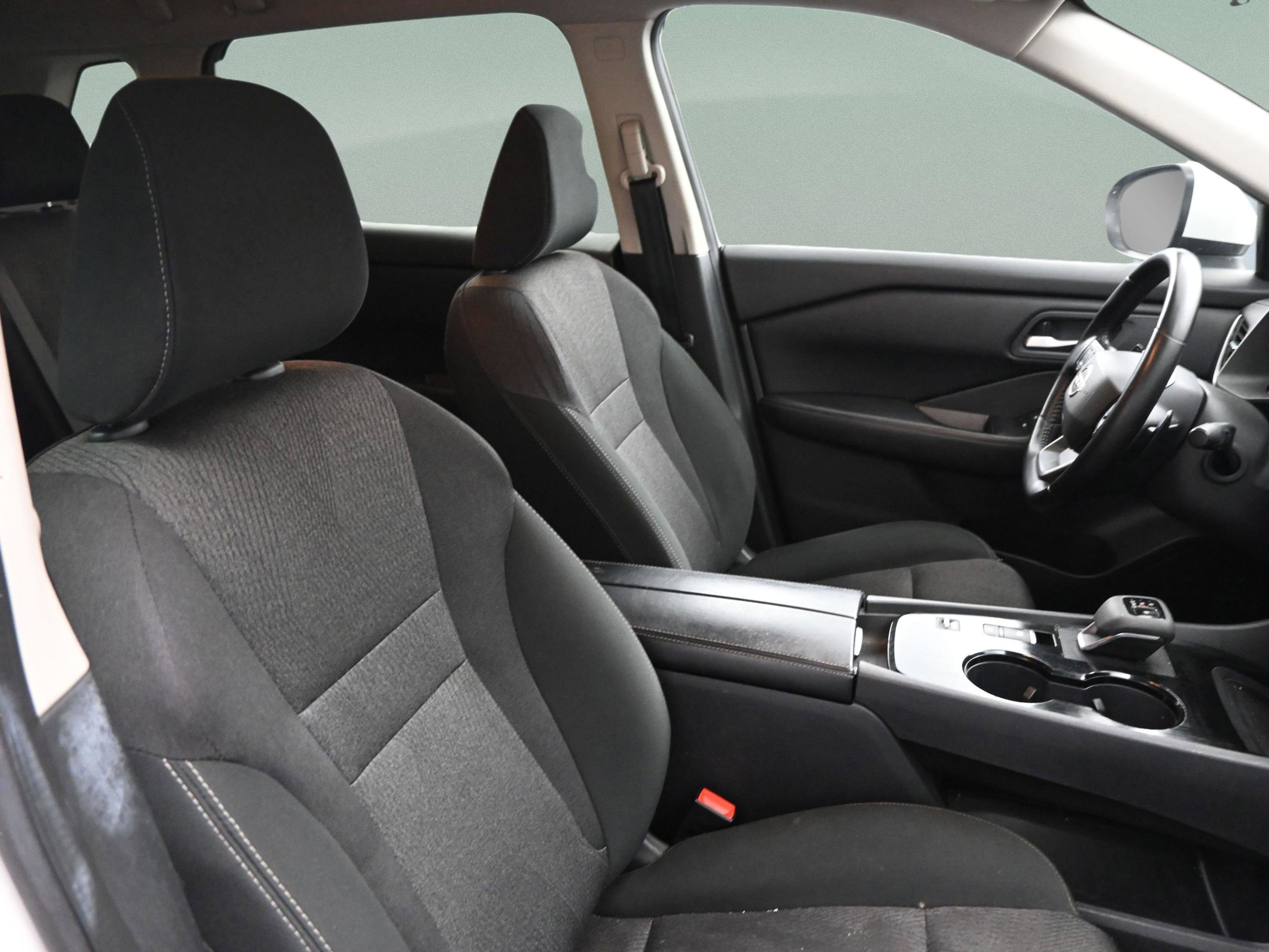 Used 2025 Nissan Rogue SV image 37