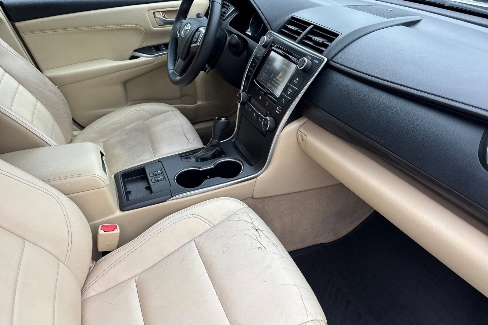 Used 2017 Toyota Camry XLE w/ Convenience Package FWD image 16