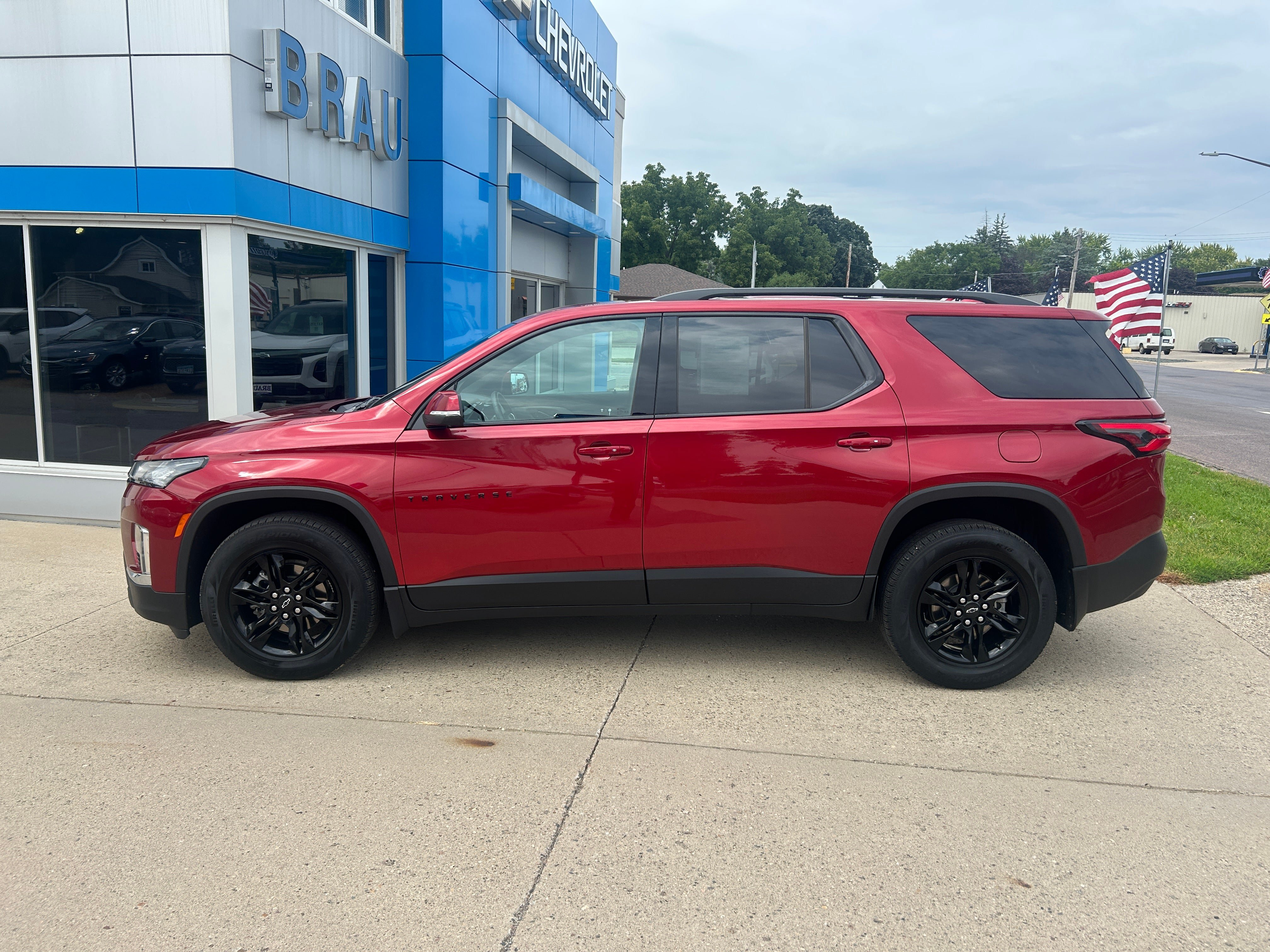 Used 2023 Chevrolet Traverse LT w/ Midnight/Sport Edition