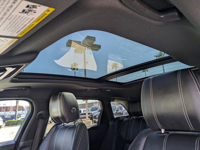 Used 2018 Land Rover Range Rover Velar R-Dynamic SE AWD/4WD image 16