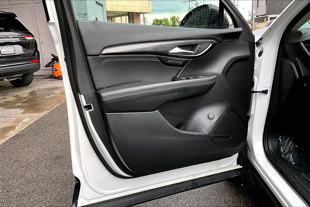 Used 2023 Buick Envision Essence w/ Sport Touring Package AWD/4WD image 22