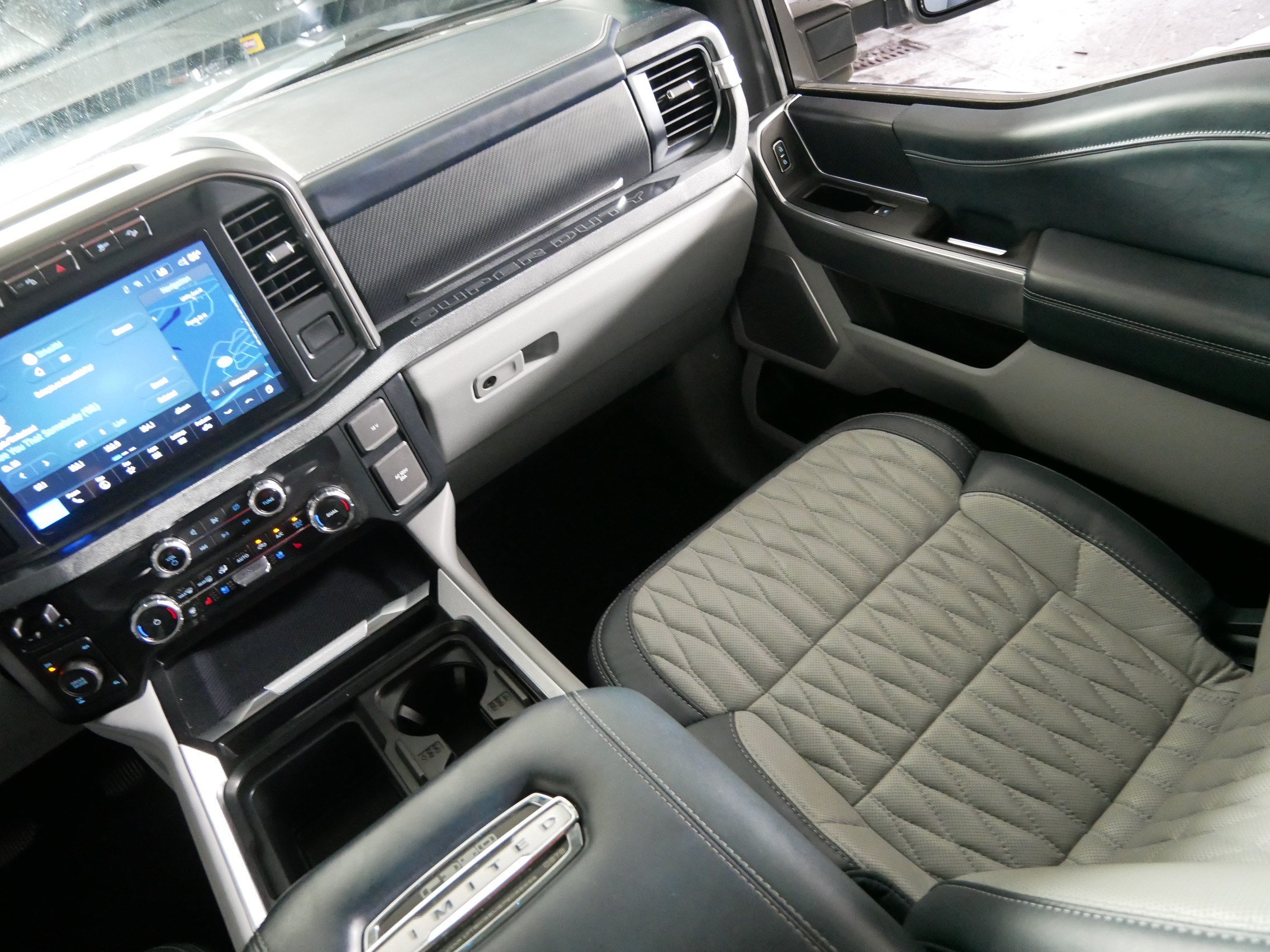Used 2023 Ford F350 Limited w/ FX4 Off-Road Package AWD/4WD image 11