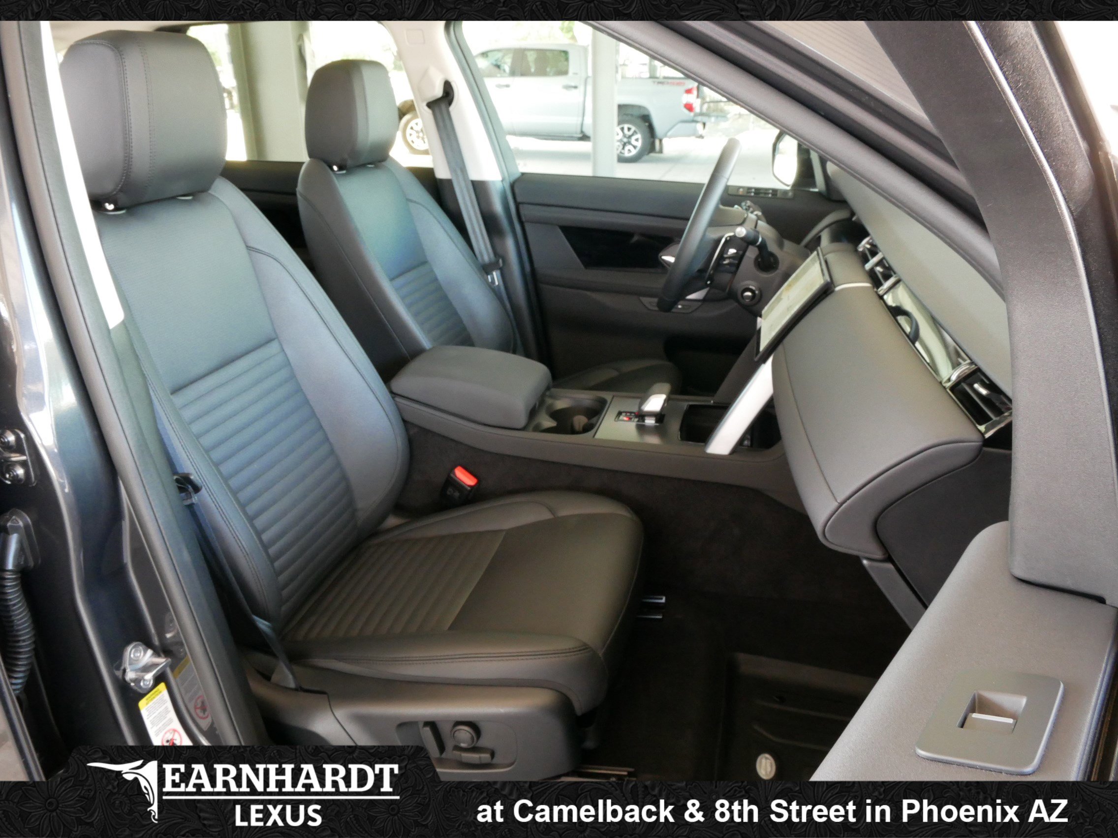 Used 2025 Land Rover Discovery Sport S image 8