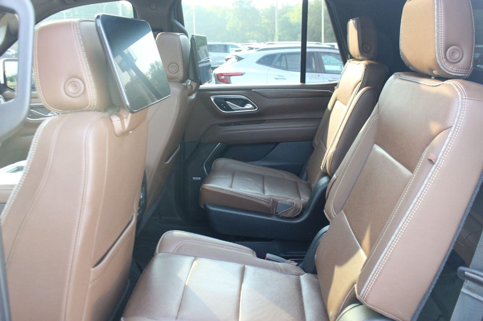 Used 2021 Chevrolet Tahoe High Country w/ Premium Package AWD/4WD image 38