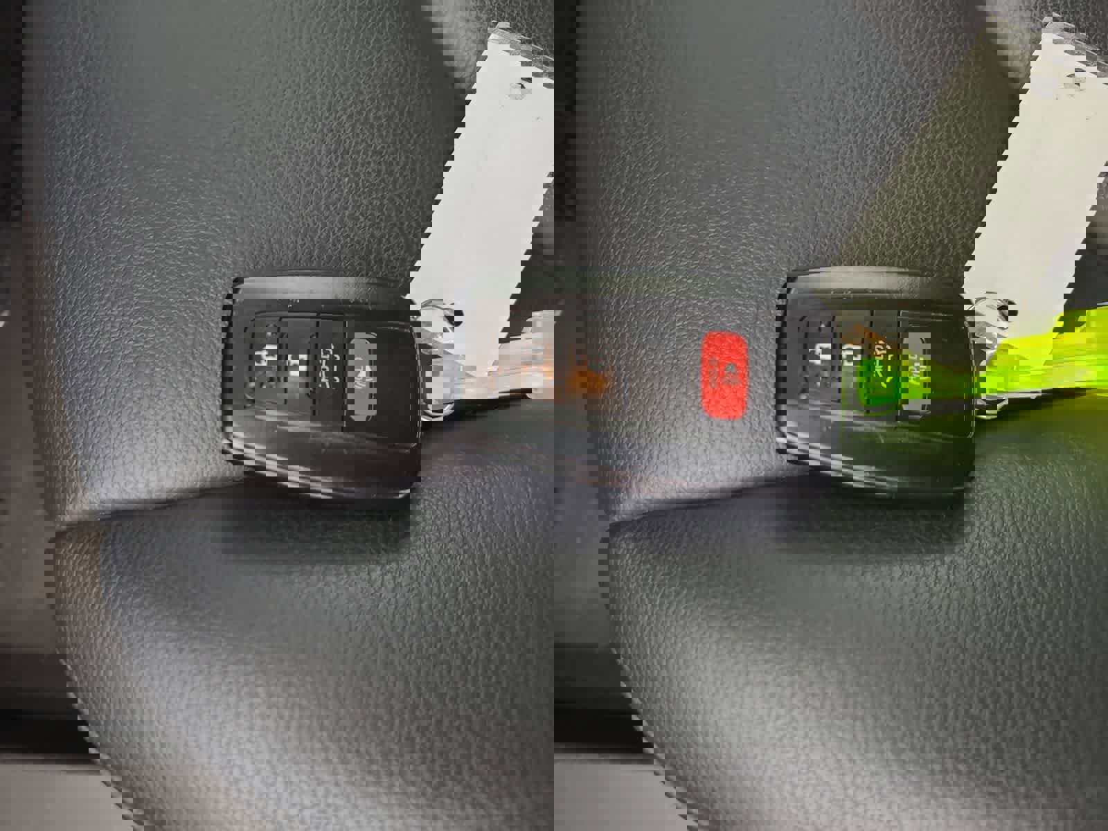 Used 2023 Toyota Highlander XLE image 28