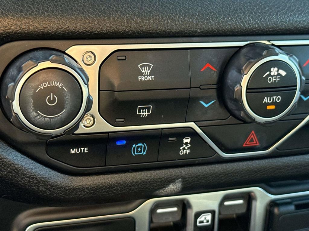 Used 2024 Jeep Wrangler Unlimited image 28