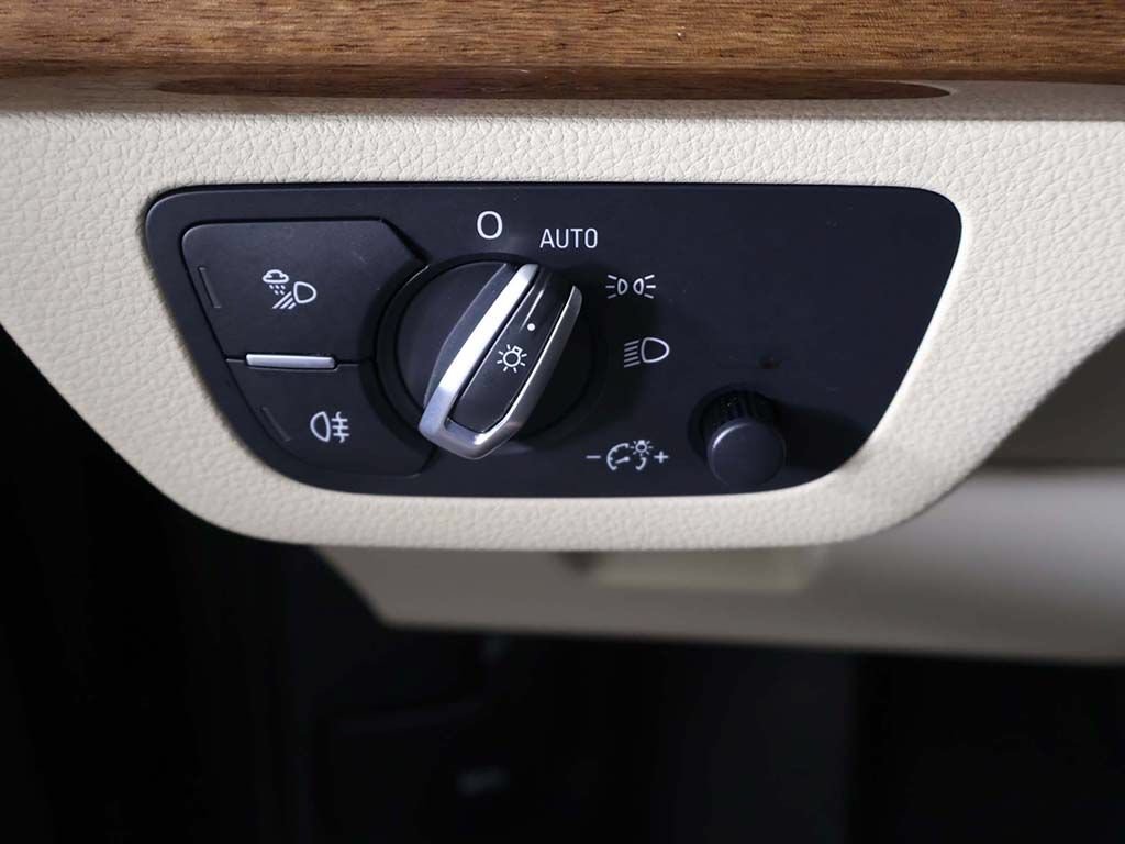Used 2023 Audi Q5 2.0T Premium w/ Convenience Package AWD/4WD image 36
