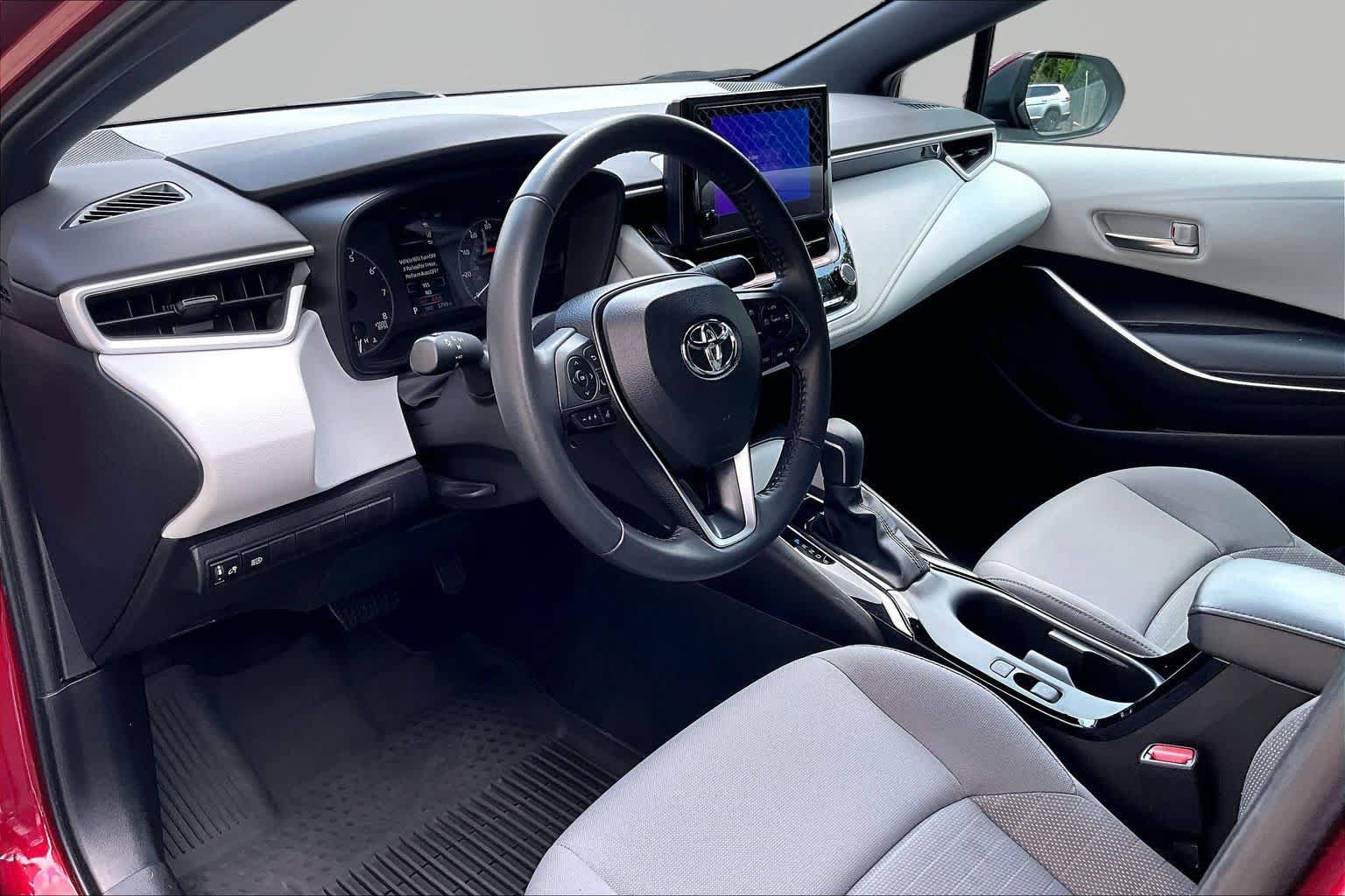 Used 2025 Toyota Corolla SE FWD image 18