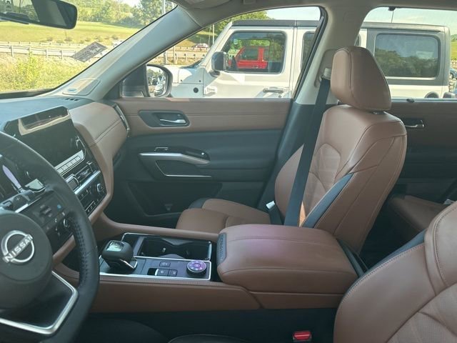 Used 2025 Nissan Pathfinder Platinum w/ Cargo Package image 22