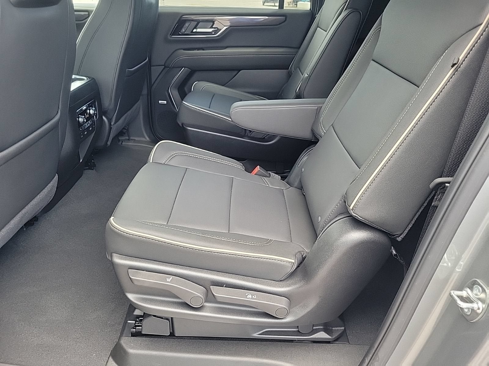 New 2026 GMC Yukon XL Elevation w/ Elevation Premium Package RWD image 11