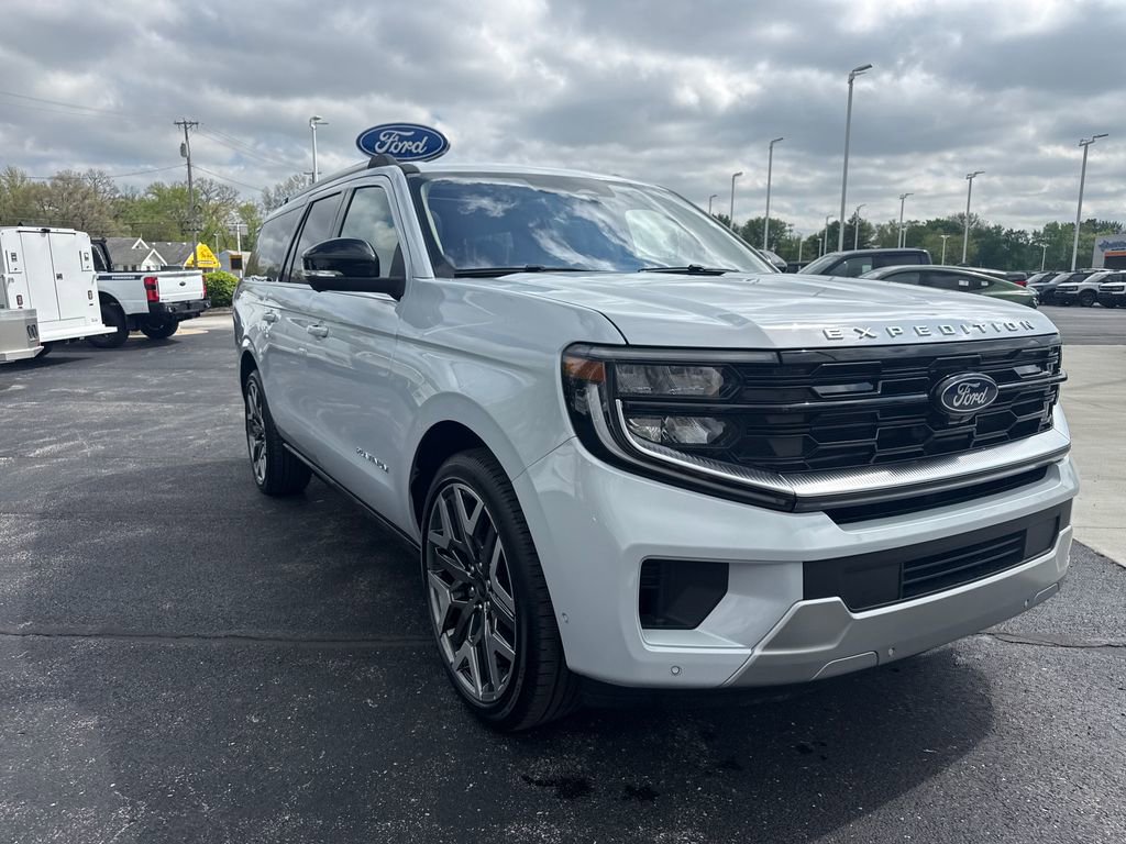 Used 2025 Ford Expedition Max Platinum w/ Platinum Ultimate Package AWD/4WD image 4