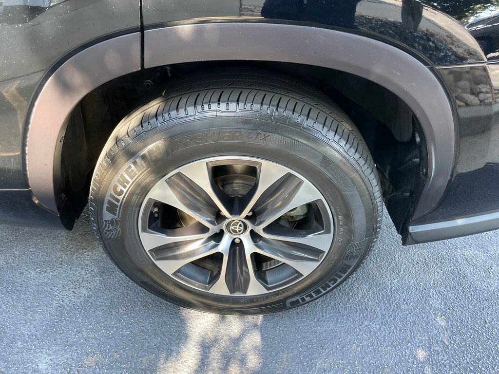 Used 2020 Toyota Highlander XLE FWD image 43
