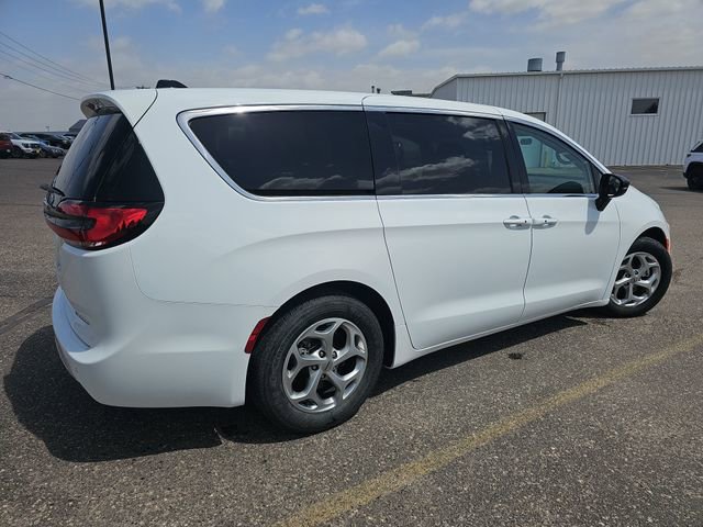 Used 2024 Chrysler Pacifica Limited FWD image 5
