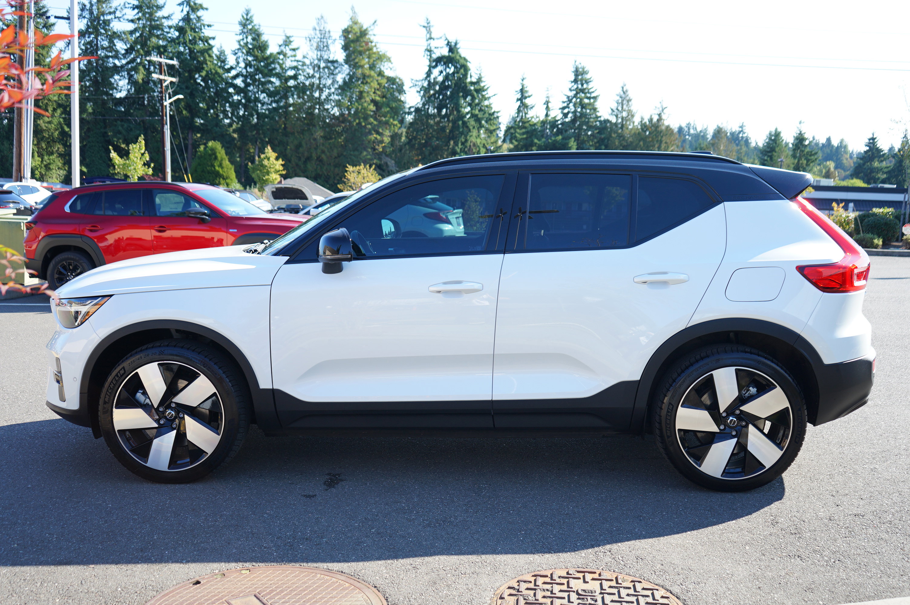 Used 2023 Volvo XC40 Recharge Ultimate image 6