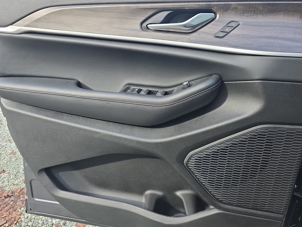 New 2025 Jeep Grand Cherokee Limited w/ MOPAR Finishing Package image 27