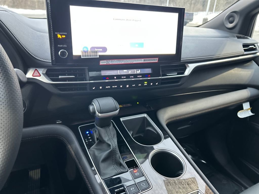 Used 2025 Toyota Sienna Platinum image 12