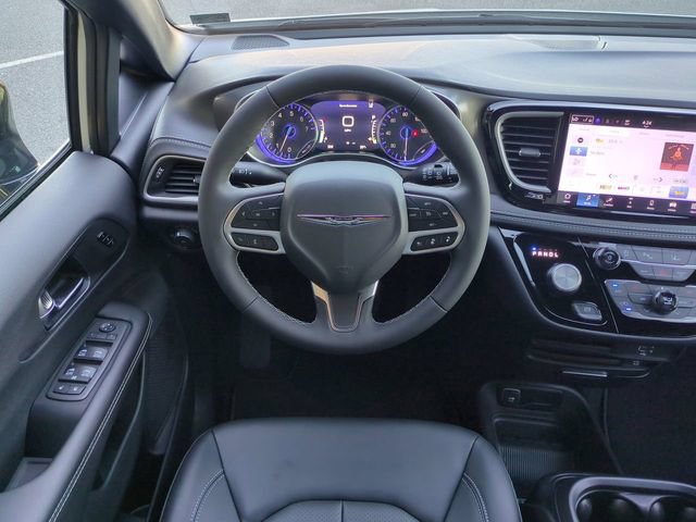 New 2026 Chrysler Pacifica Select AWD/4WD image 16