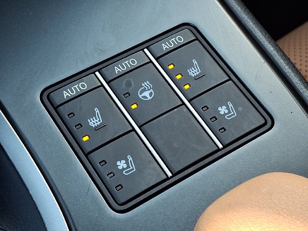 Used 2024 Lexus UX 250h AWD w/ Premium Package image 26