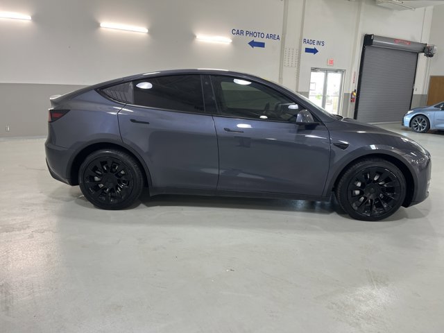 Used 2022 Tesla Model Y Long Range image 10