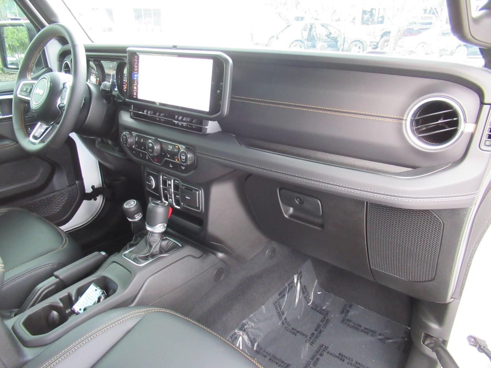 Used 2025 Jeep Wrangler Unlimited Sahara w/ Technology Group AWD/4WD image 10