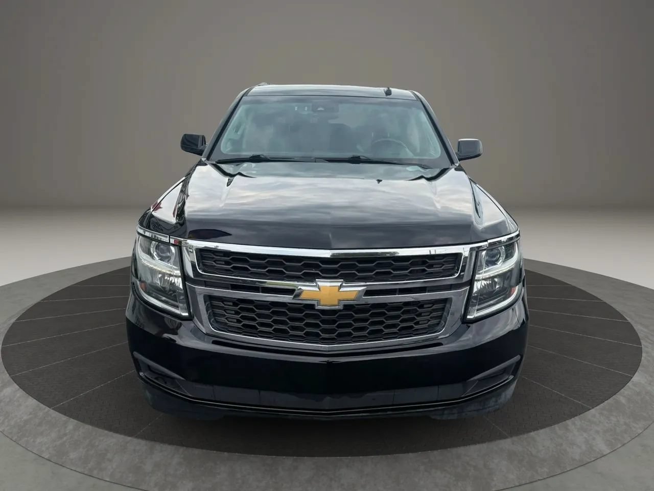 Used 2017 Chevrolet Suburban LT AWD/4WD image 4