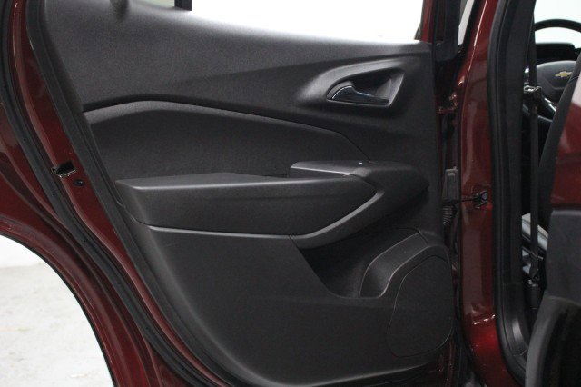 Used 2025 Chevrolet Trax LT w/ LT Convenience Package FWD image 30