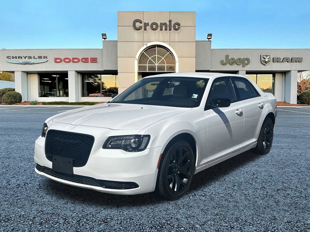 Used 2023 Chrysler 300 Touring w/ Sport Appearance Package image 7