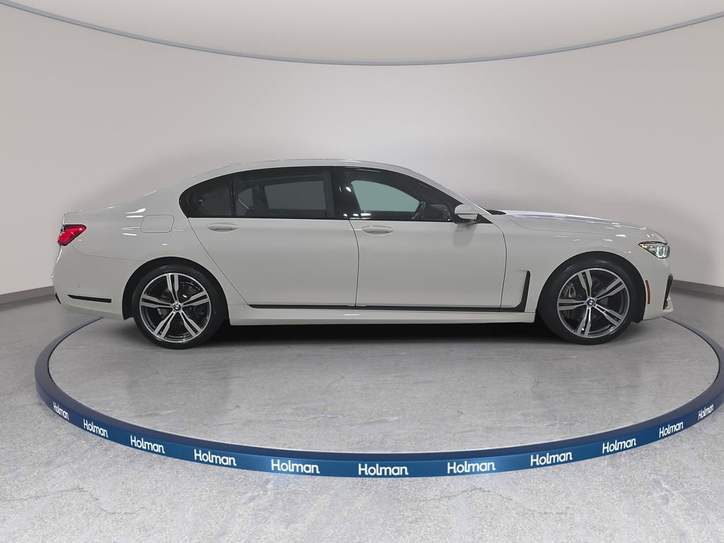 Used 2021 BMW 740i w/ M Sport Package RWD image 5
