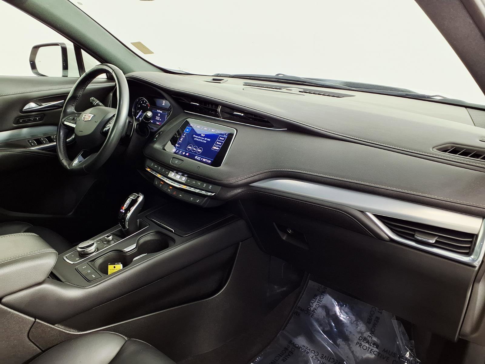 Used 2021 Cadillac XT4 Premium Luxury FWD image 9