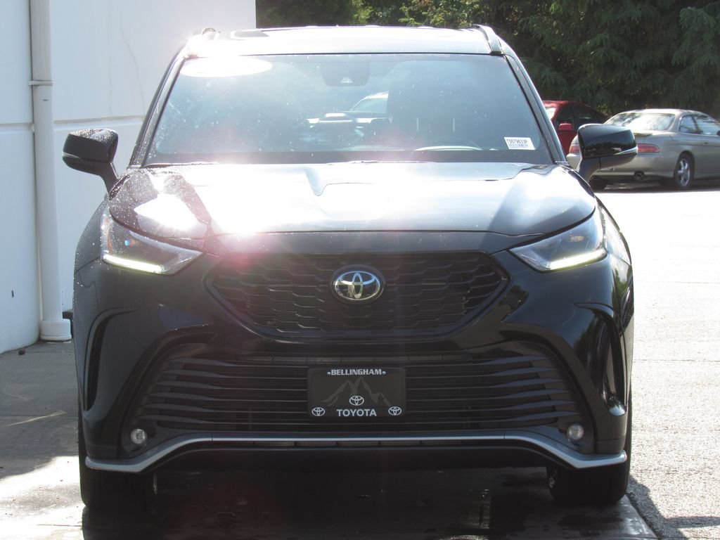 Certified 2025 Toyota Highlander XSE AWD/4WD image 3