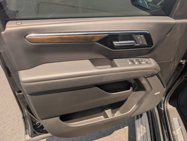 Used 2026 Chevrolet Suburban High Country AWD/4WD image 16