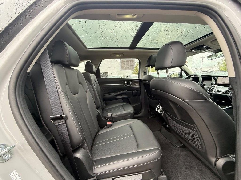 Used 2023 Kia Sorento SX AWD/4WD image 14