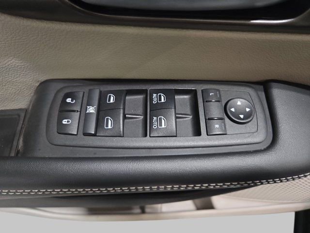 Used 2024 Chrysler Pacifica Touring-L image 30