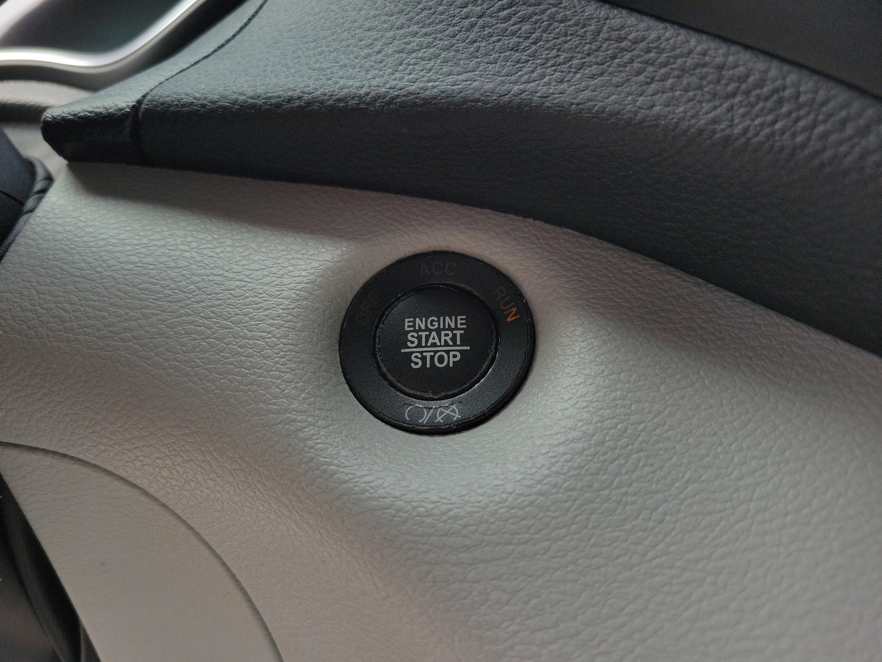 Used 2019 Jeep Cherokee Limited image 17