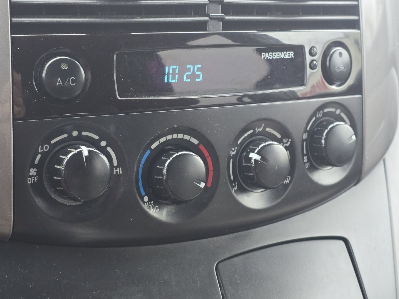 Used 2010 Toyota Sienna LE FWD image 27