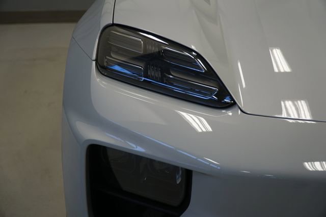 New 2026 Porsche Macan 4S Electric AWD/4WD image 15