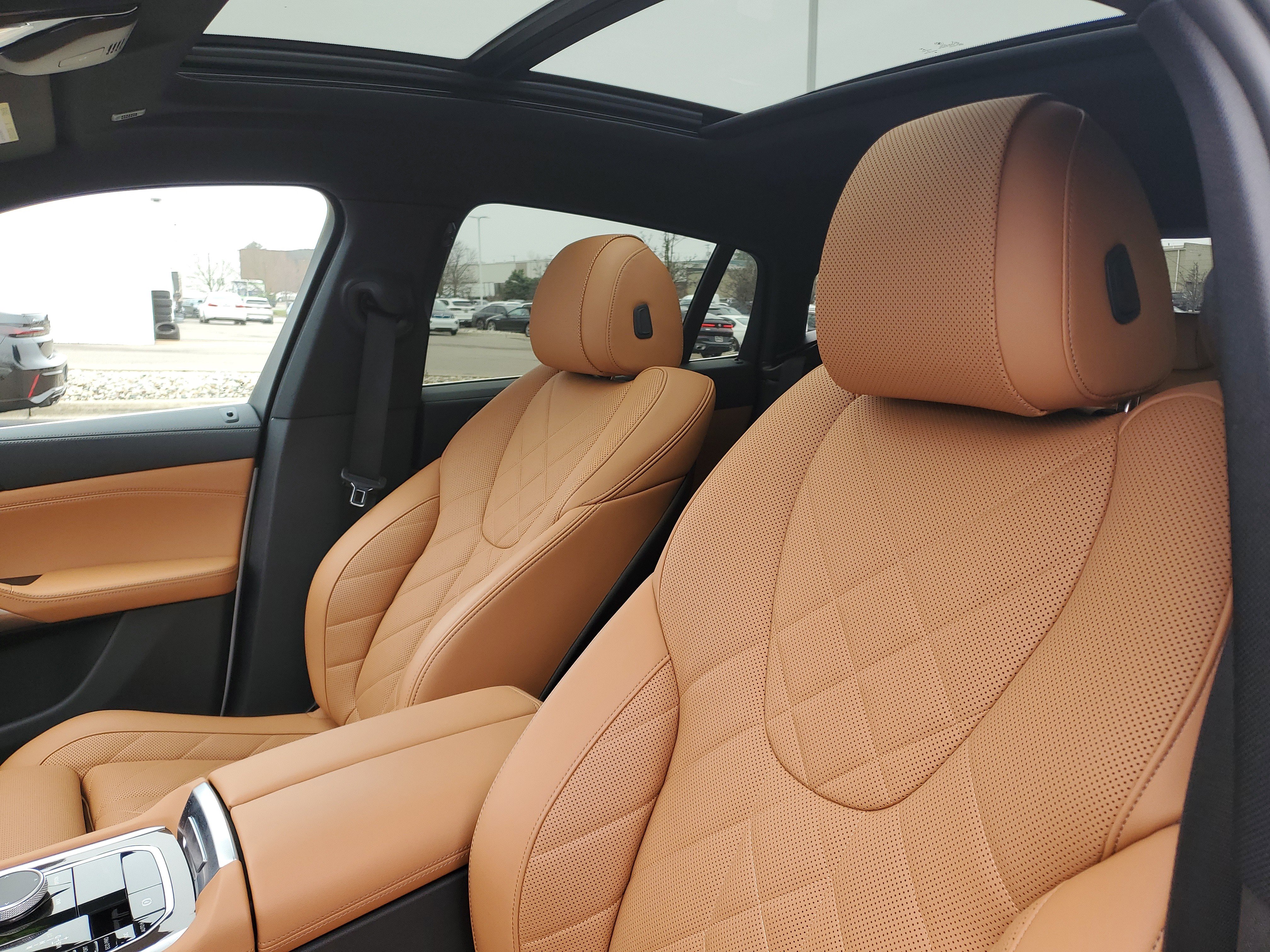 Used 2023 BMW X6 xDrive40i w/ Climate Comfort Package image 7