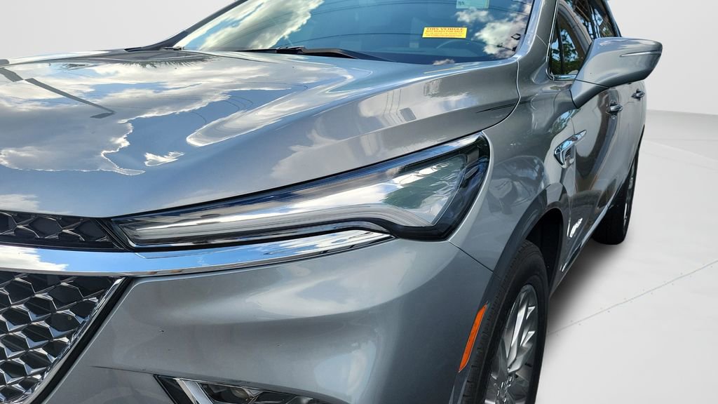 Used 2023 Buick Enclave Avenir w/ Avenir Technology Package FWD image 7