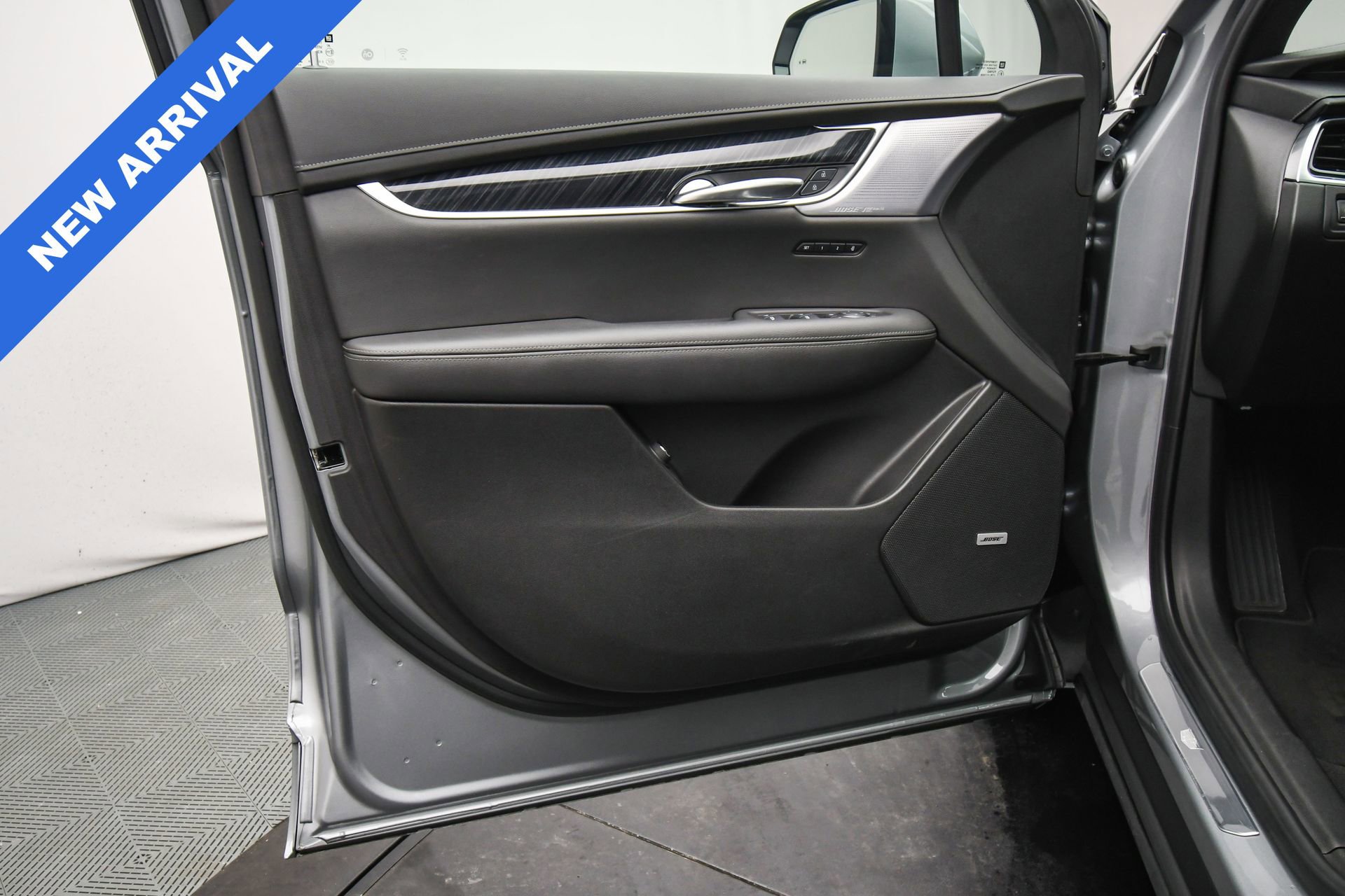 Used 2025 Cadillac XT6 Premium Luxury image 46