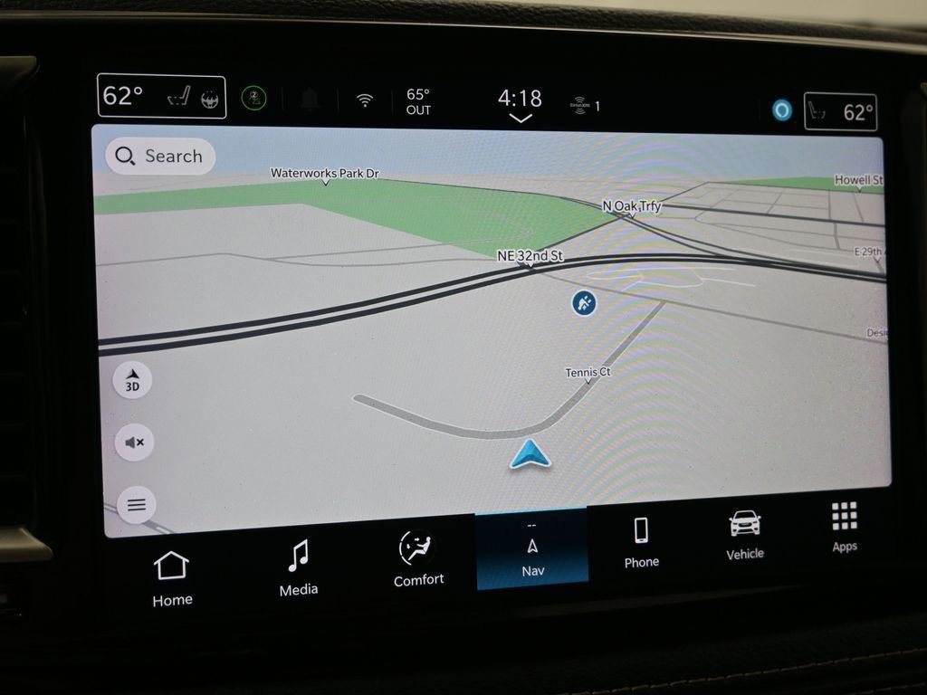 Used 2024 Chrysler Pacifica Select image 20