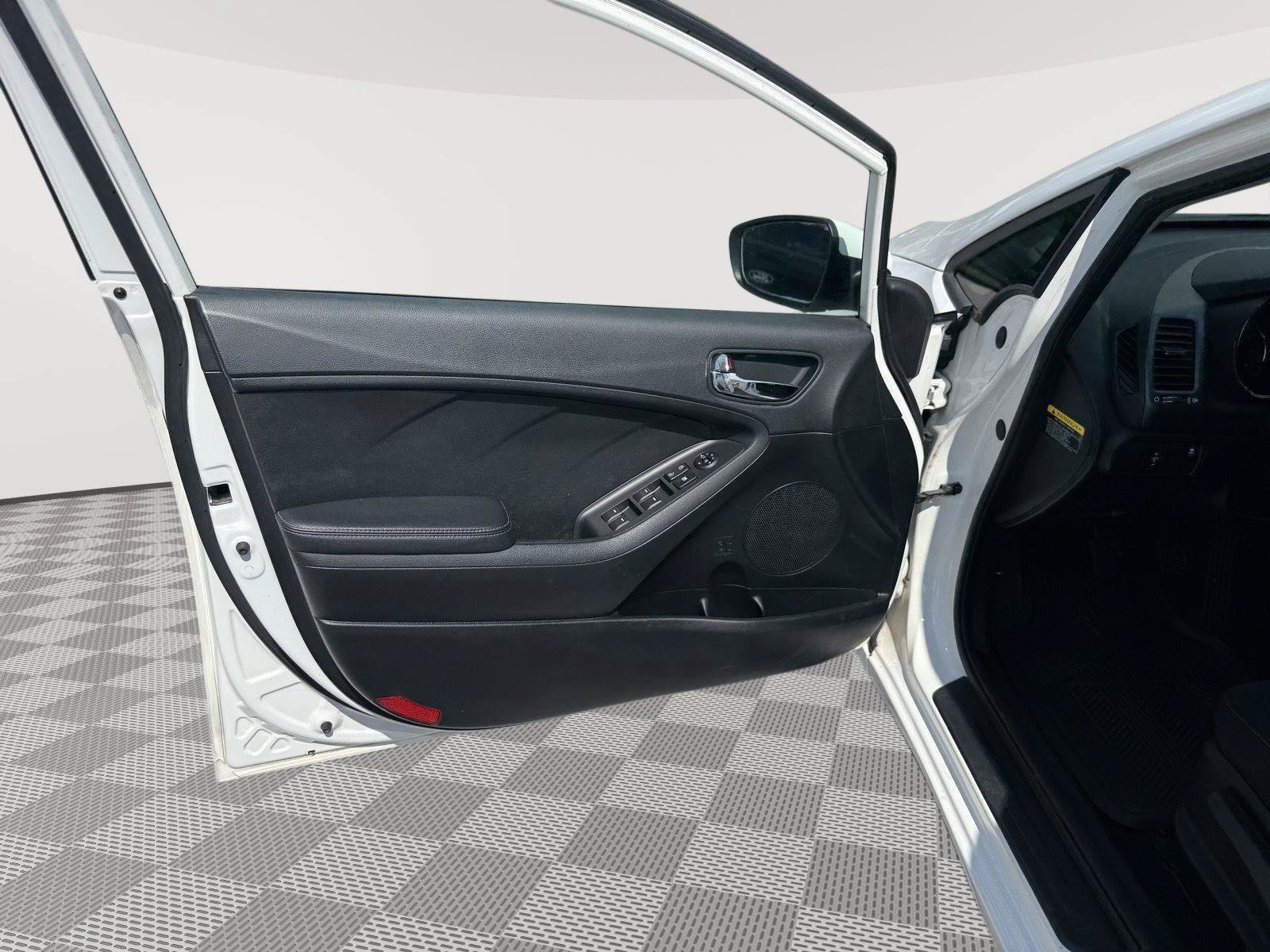 Used 2016 Kia Forte LX FWD image 19
