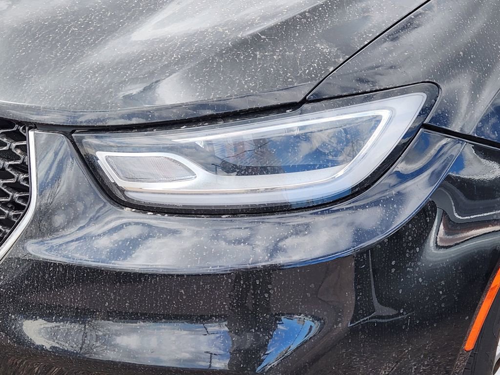 Used 2022 Chrysler Pacifica Touring-L image 5